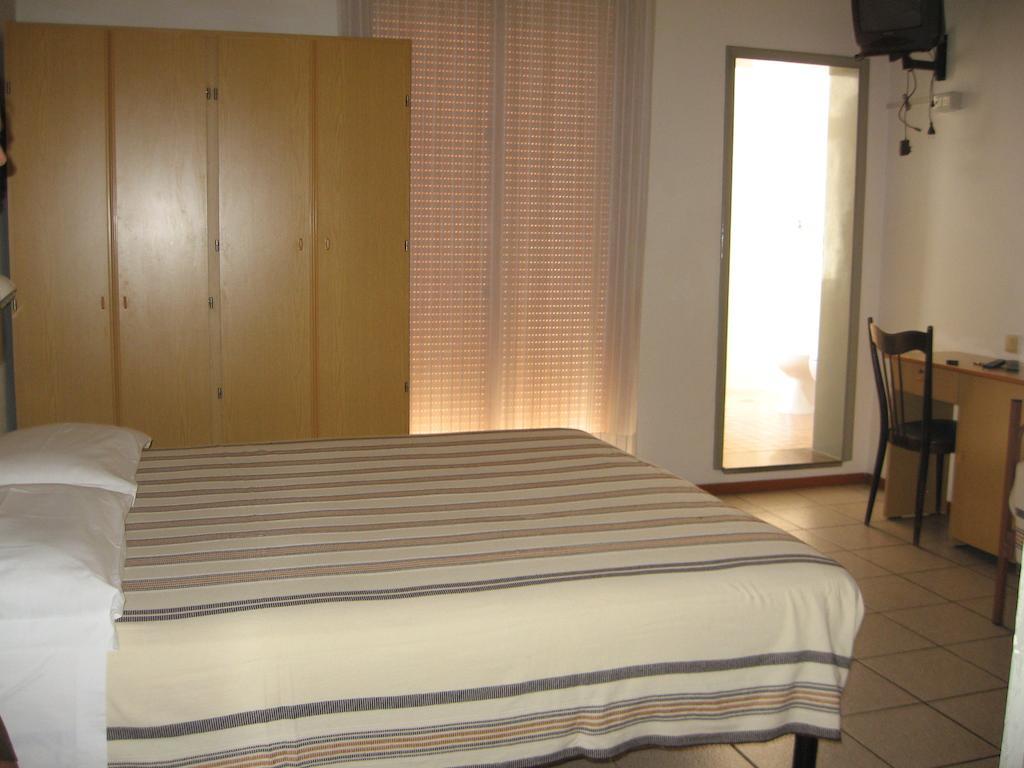 Hotel Eleonora Rimini Værelse billede