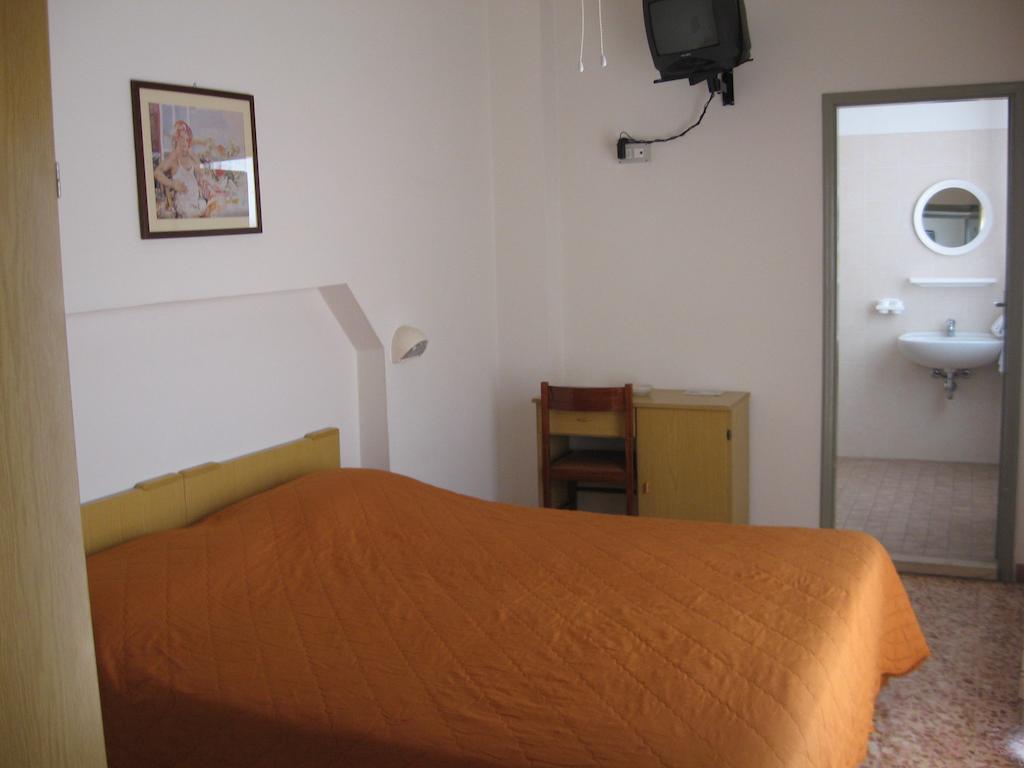 Hotel Eleonora Rimini Værelse billede